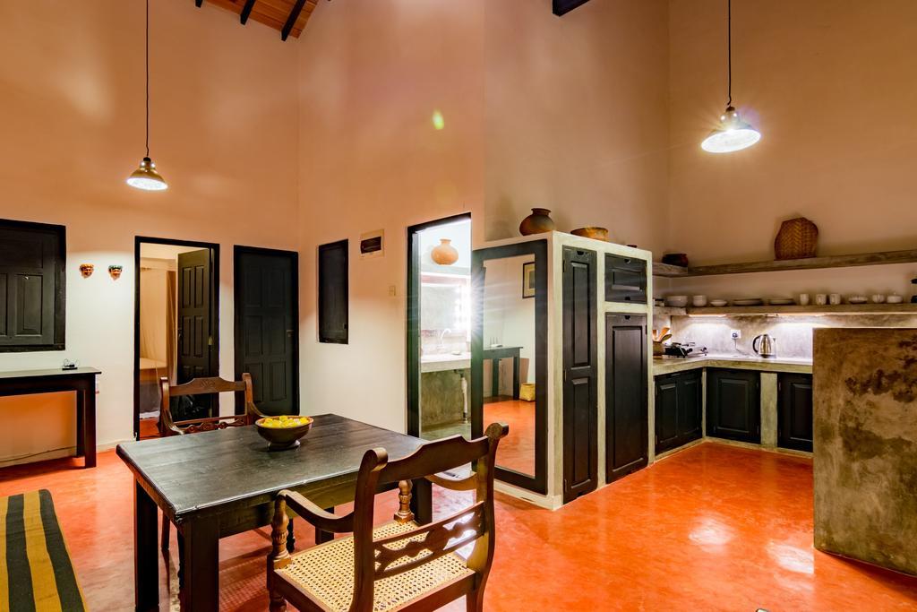 Red Parrot Beach Villa อัมบาลังโกดา ภายนอก รูปภาพ